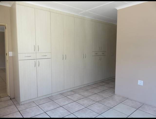 4 BEDROOM HOUSE FOR SALE IN COUNTRY CLUB